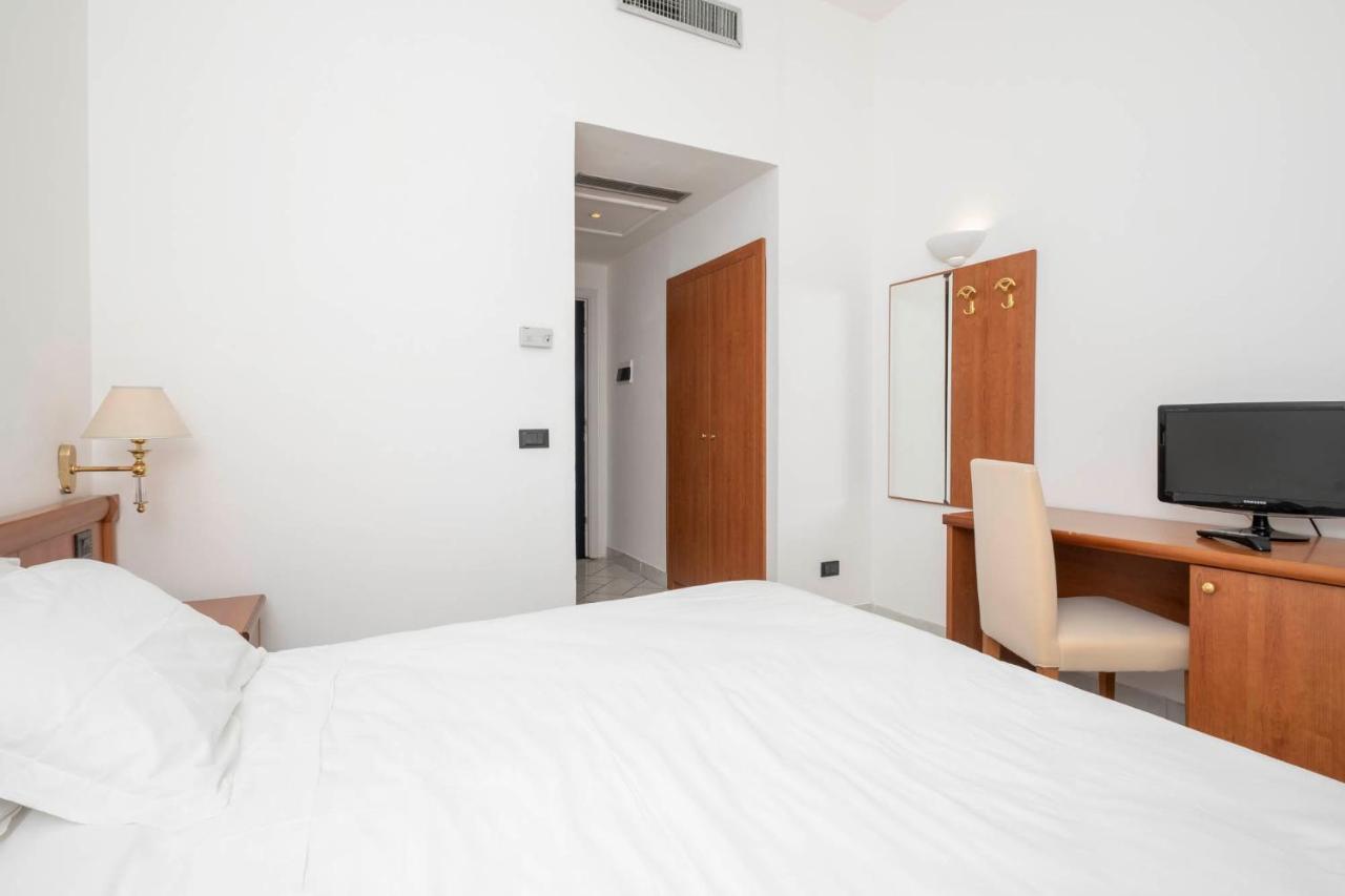 Hotel Del Sole Santa Marinella Chambre photo